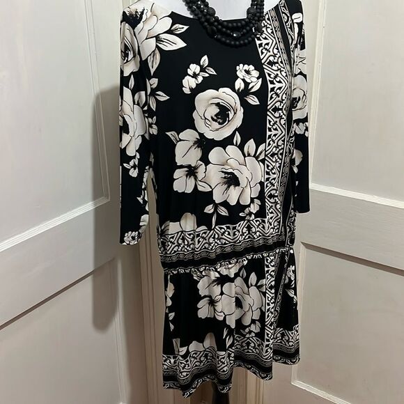Pretty "Fold Under" White House Black Market 3/4 sleeve Dress Women's XL - Picture 7 of 9